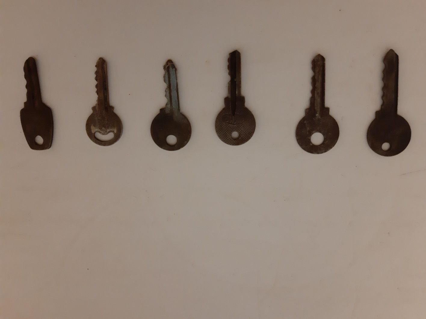 Ключи разные, в нормальном состоянии