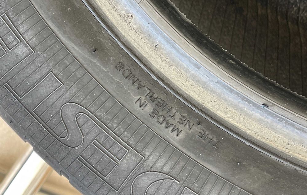 Автошини колеса покрышки 205/60 R15 Vredestein