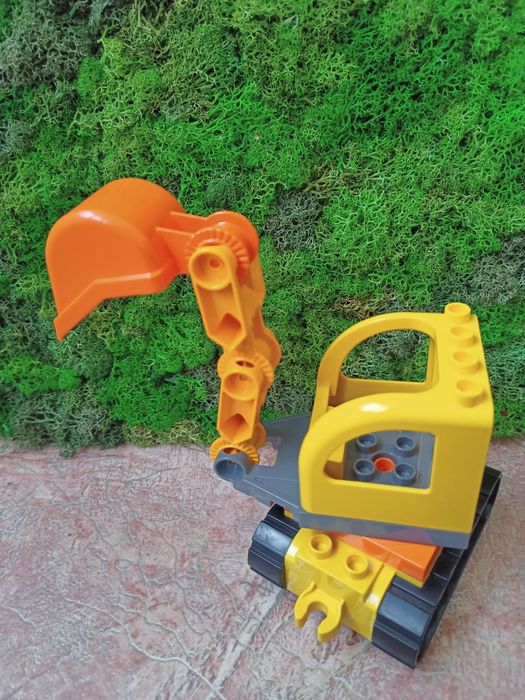 Конструктор LEGO DUPLO  Грузовик  и гусеничный экскаватор (10812)