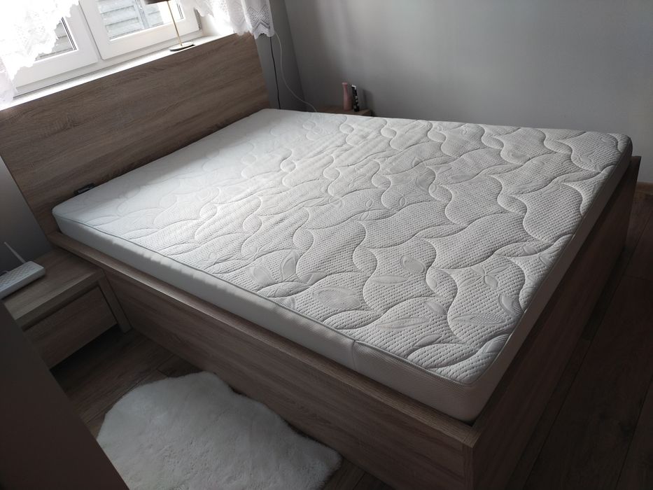 Łóżko  Tetrix 140 BRW   ze stelażem.