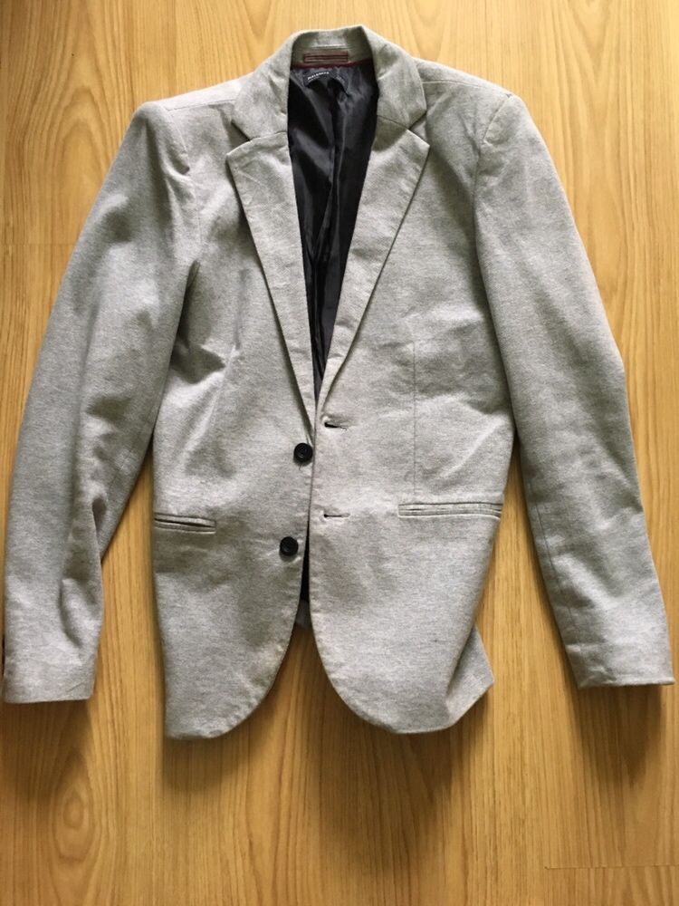 Мужской серый пиджак