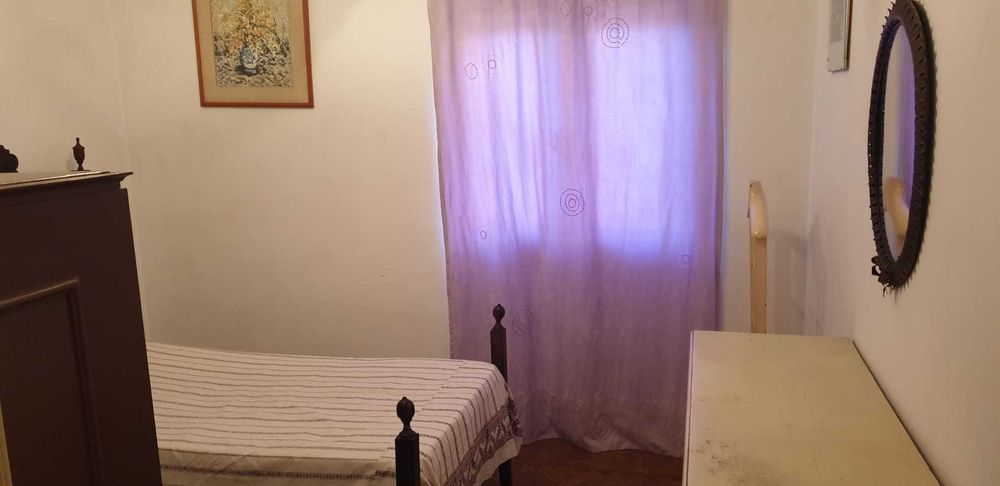Arrenda-se quarto em Venda Nova, Sesimbra