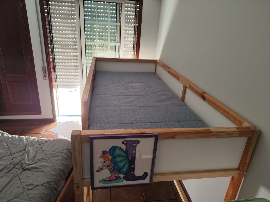 Cama de criança ( inclui colchão)