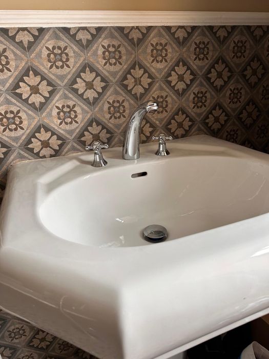 Lavatorio com torneiras incluidas