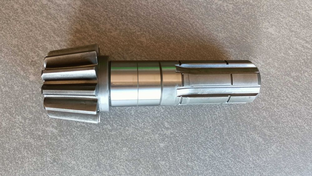 Wałek atakujący przekładni zgrabiarki Z12 WOM KRONE STAR