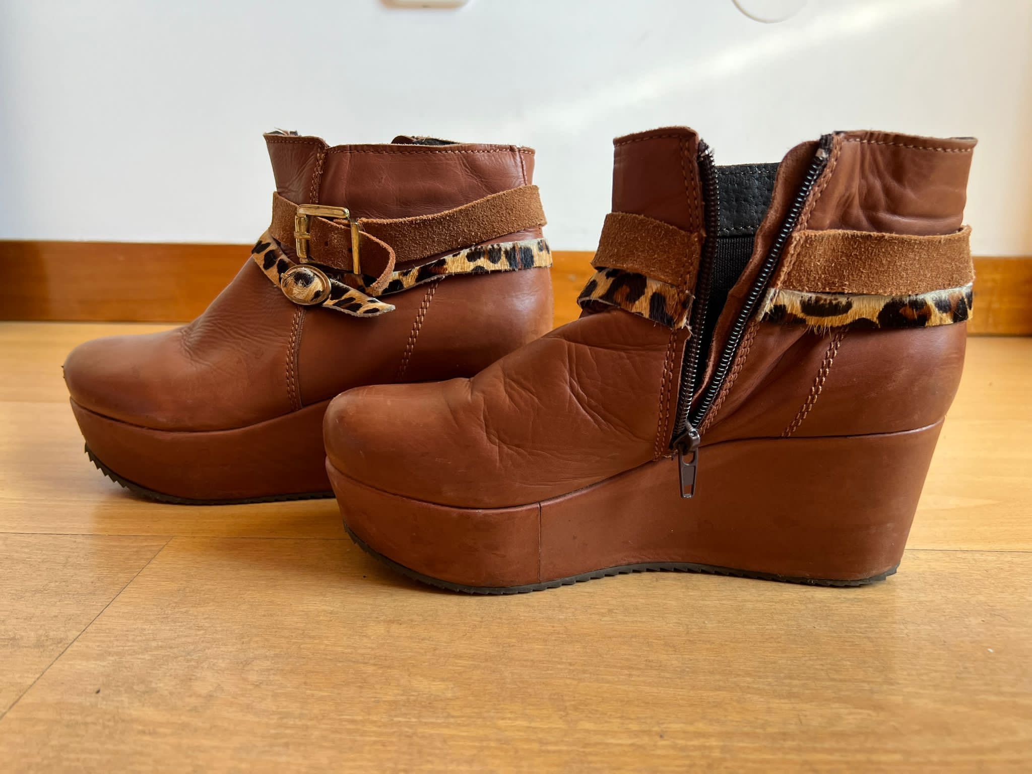 Botas camel de cunha