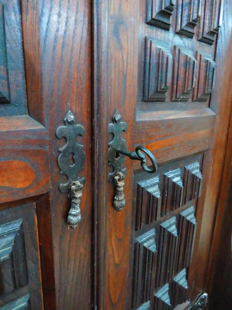 Escano arca com alçado, rústico.