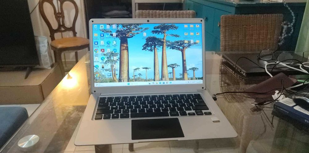 Portátil Insys 14 Pol