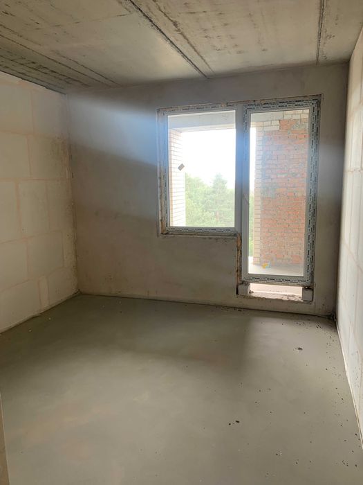 Продам простору 3-кімнатну квартиру з терасою - центр Ірпеня!