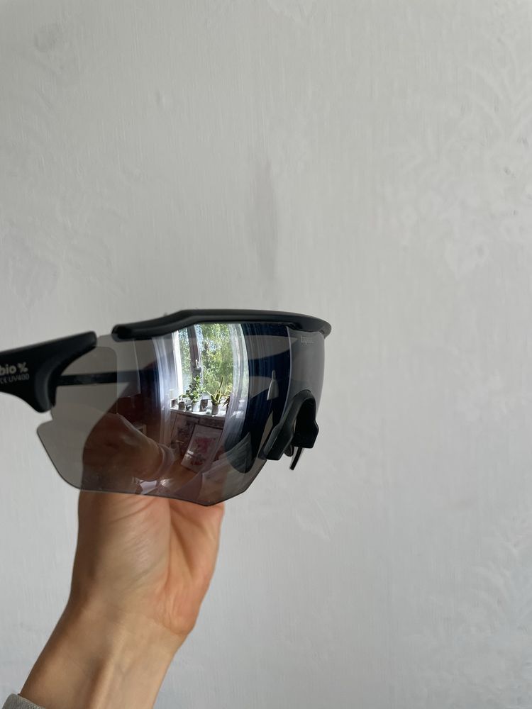 Sportowe czarne okulary tripout