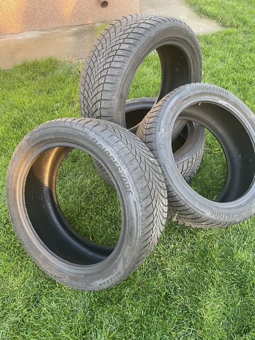 Продам Шины Brigestone Blizzak 235/45r18
