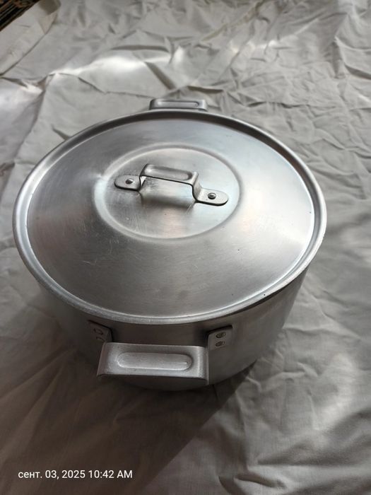 Продаю кастрюли алюміній 4л. 400гр,  эмалировна 3л. 400гр.,500гр.