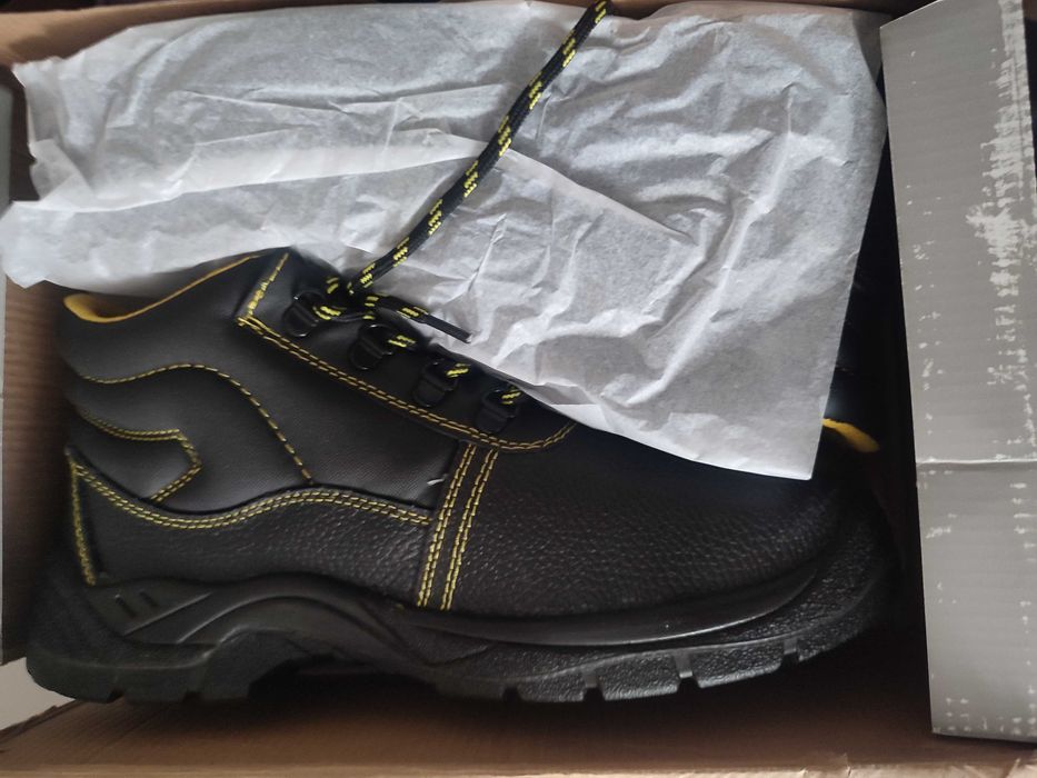 Buty robocze r44 z metalowym podnoskiem