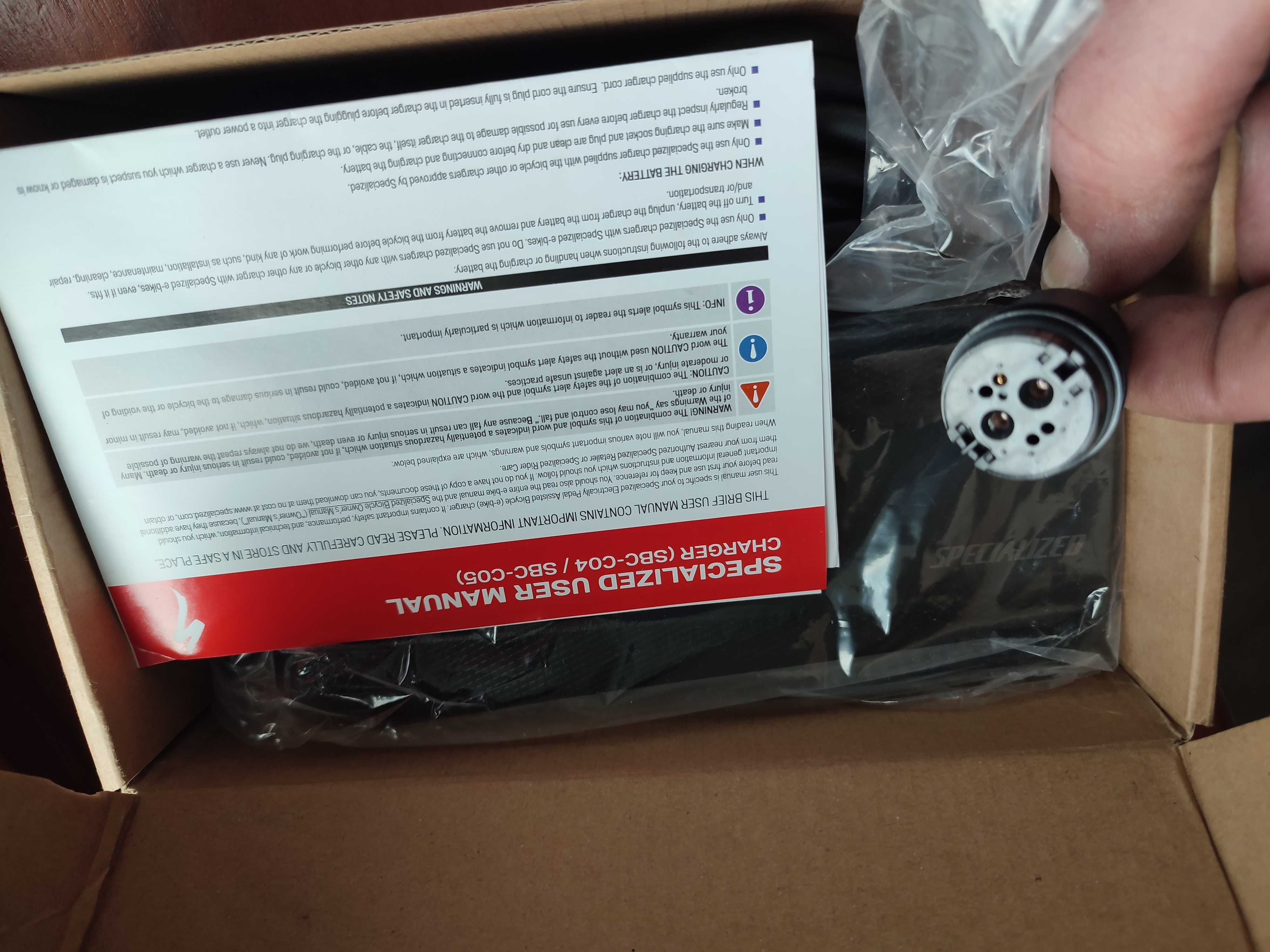 Nowa oryginalna ładowarka SPECIALIZED 42V 4A   BOX