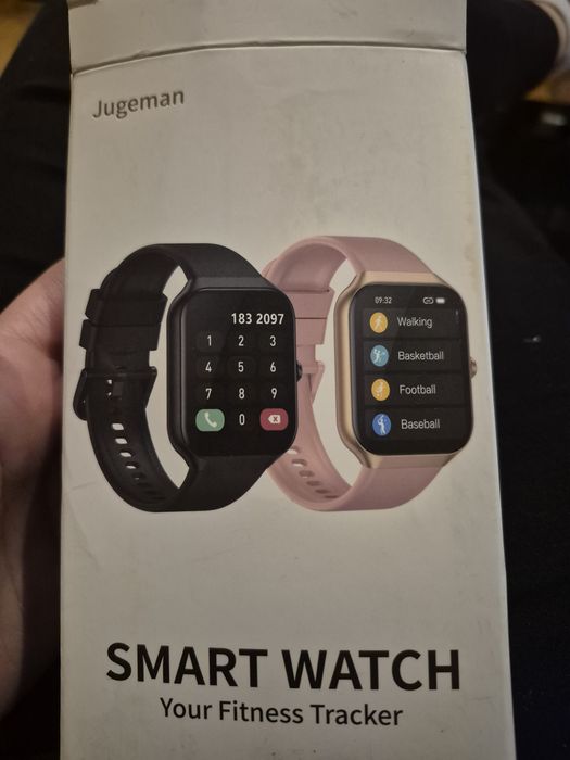 Nowy różowy smartwach