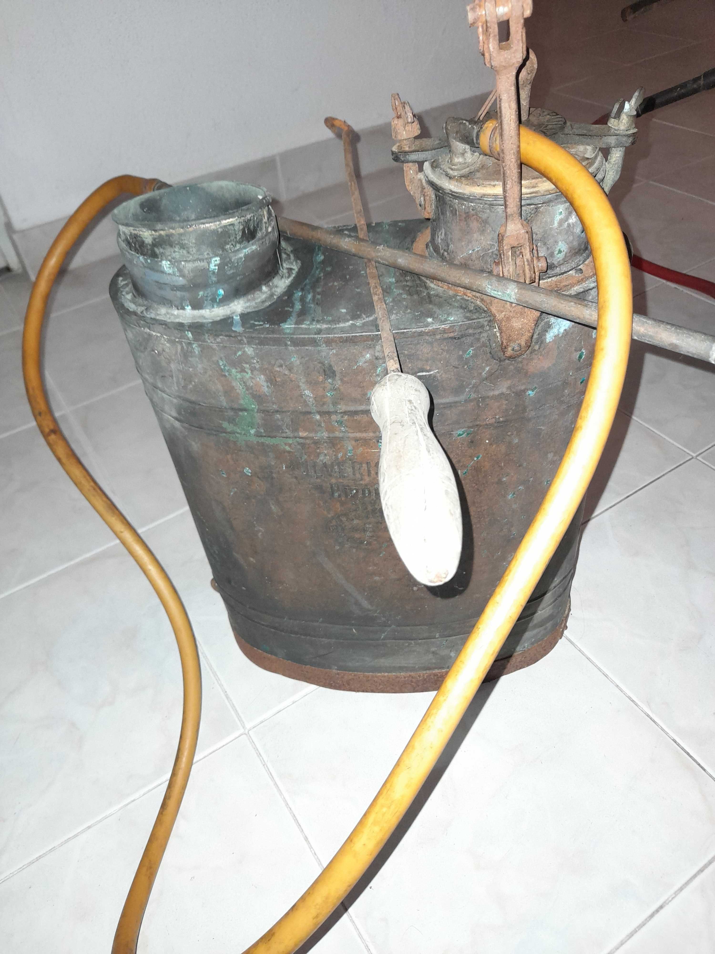 Máquina de sulfatar/ pulverizador, em cobre antiga.( ler descrição.)