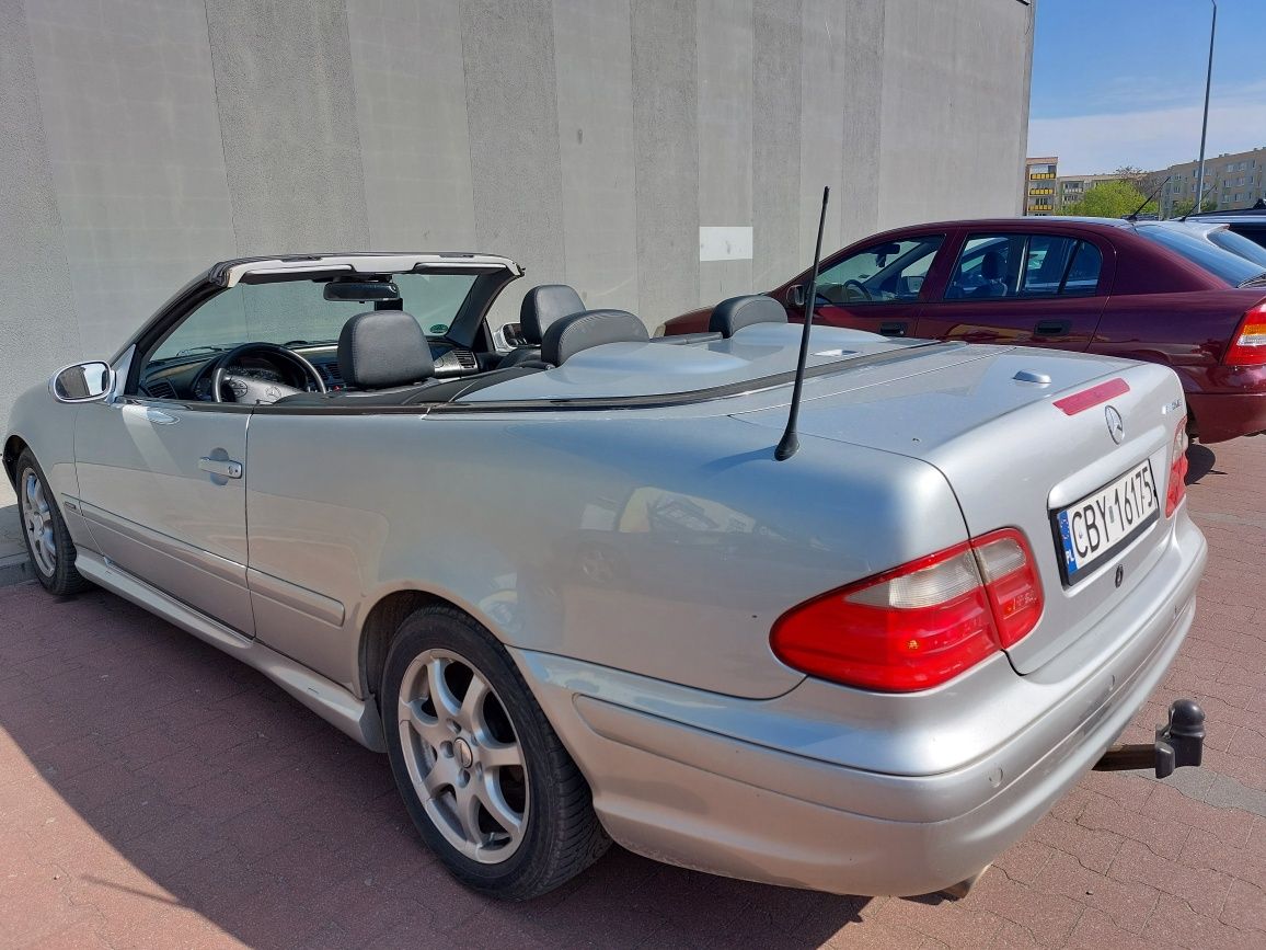 Mercedes CLK Pakiet AMG 208 W Cabrio 3.2B 218 km