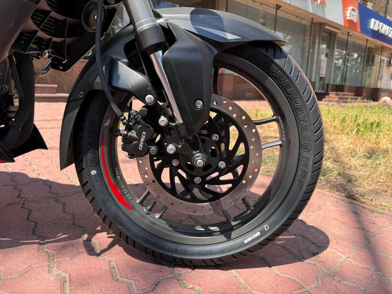 Мотоцикл BAJAJ PULSAR NS200 2025 офіційно в Арт мото Київ