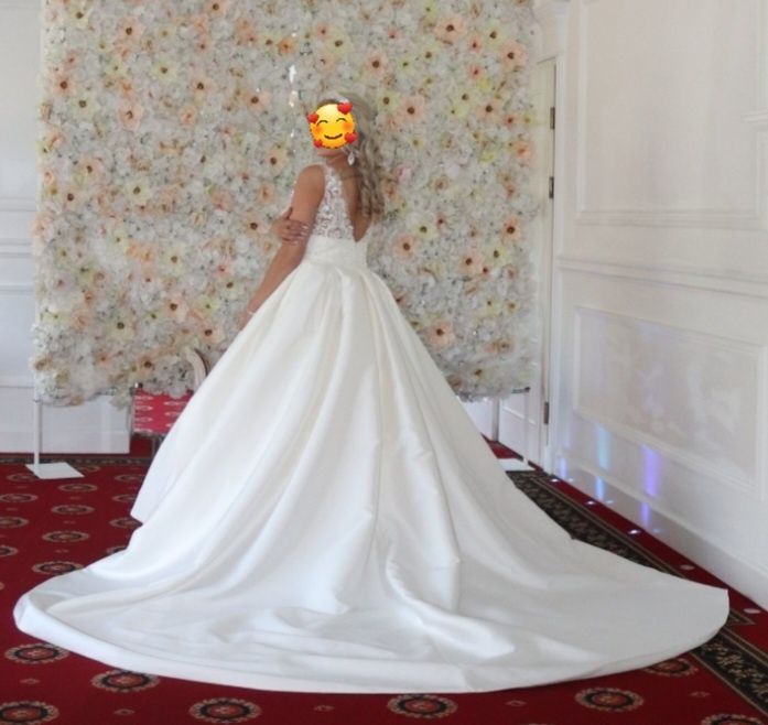 Suknia Ślubna księżniczka z trenem ivory dubaj