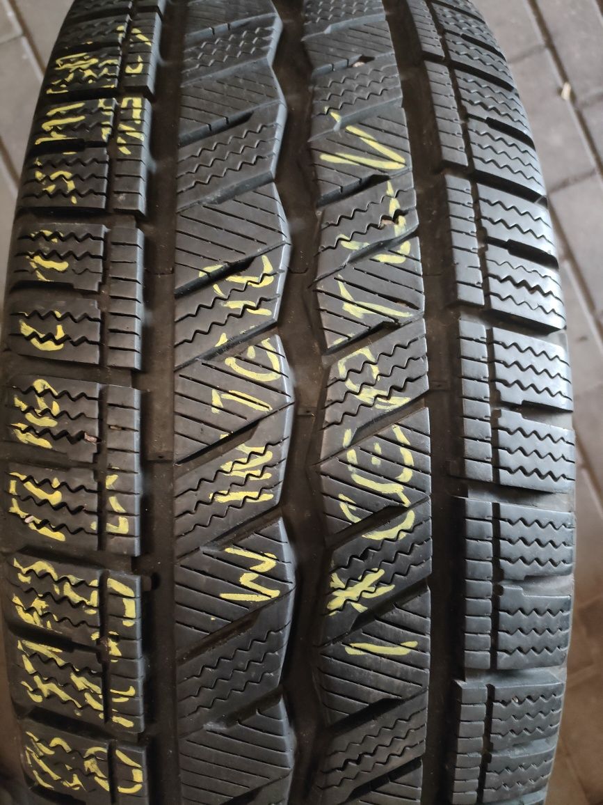 1x Hankook Winter i*cept LV 235/65R16C 115/113R 1 sztuka zimowa