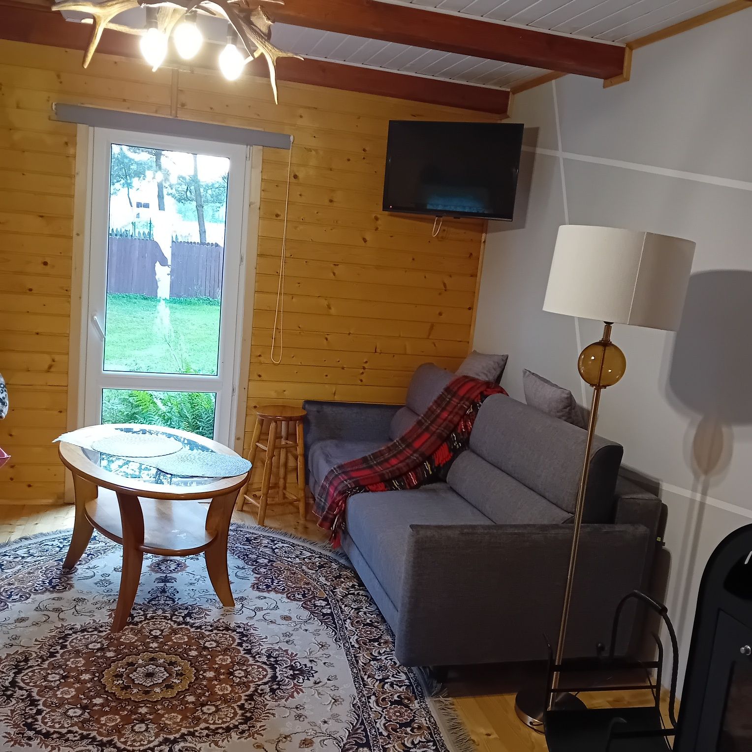 Domek w Beskidach  w pobliżu szlaków turystycznych.