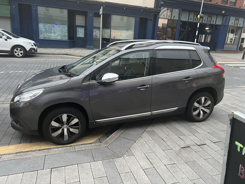 PEUGEOT 2008 1.2 PureTech Allure