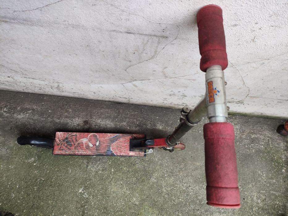 Trotinete homem aranha.