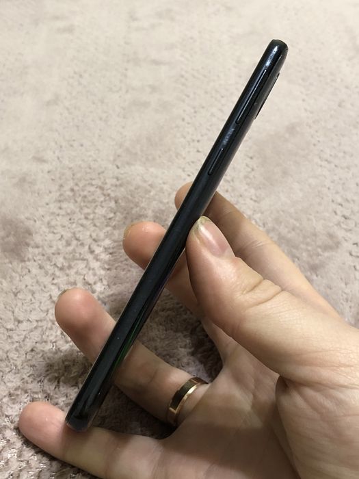 Телефон Samsung Galaxy A40 4/64gb NFC гарний стан