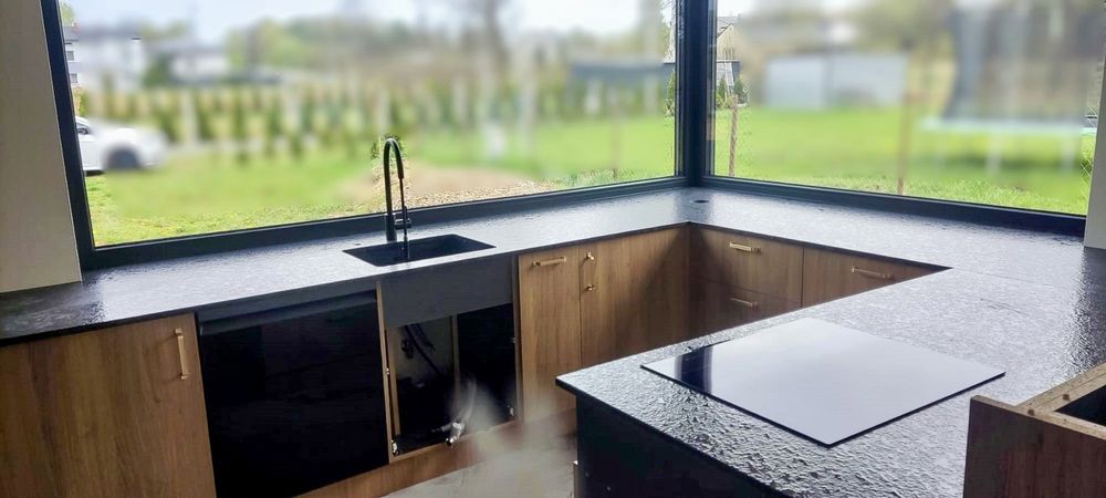 Blaty, parapety - z kamienia, granit, marmur. Częstochowa - śląskie