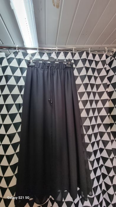 Uniwersalna czarna spódnica maxi Dante Collection.