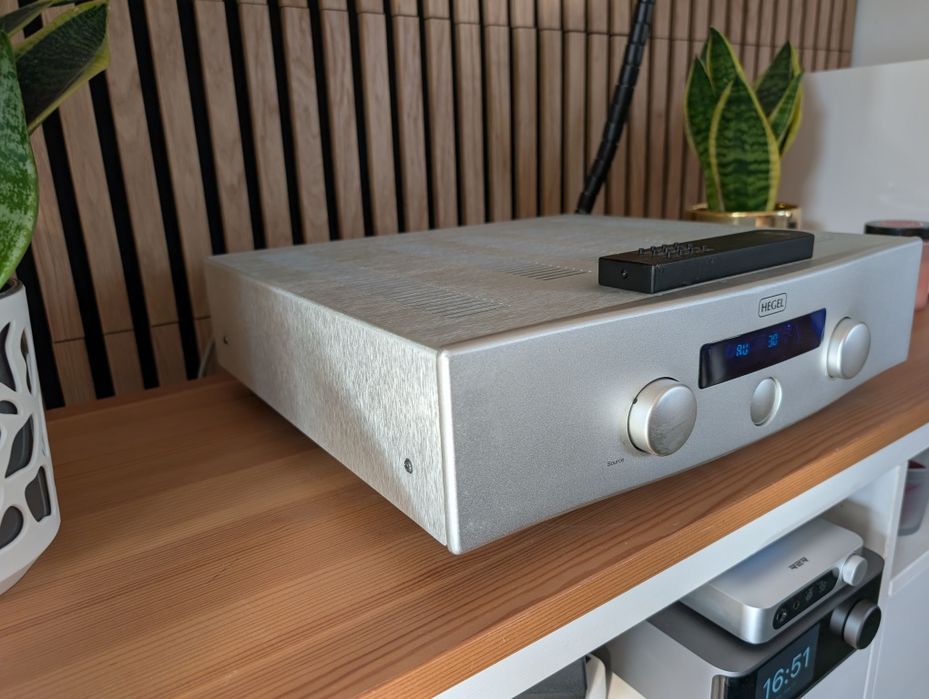 Wzmacniacz zintegrowany Hegel H100