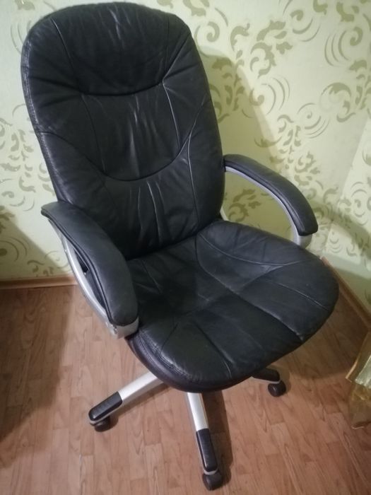 Продам кожаное кресло