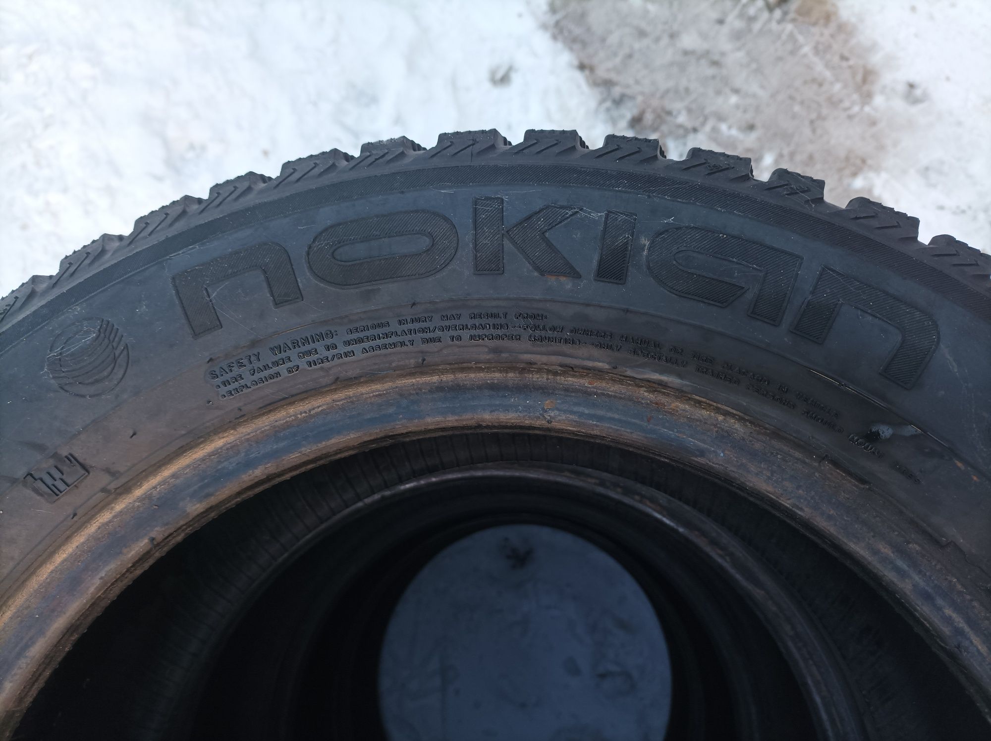 Nokian Шины,резина,калеса зима205/60/15 На запаску