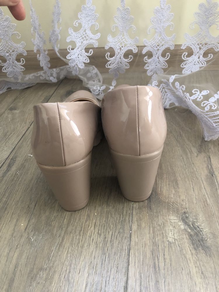 Продам туфлі