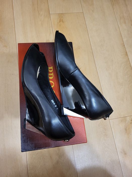 Продам туфли с открытым носом