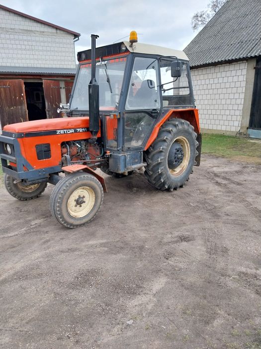 ...Zetor 7211...
