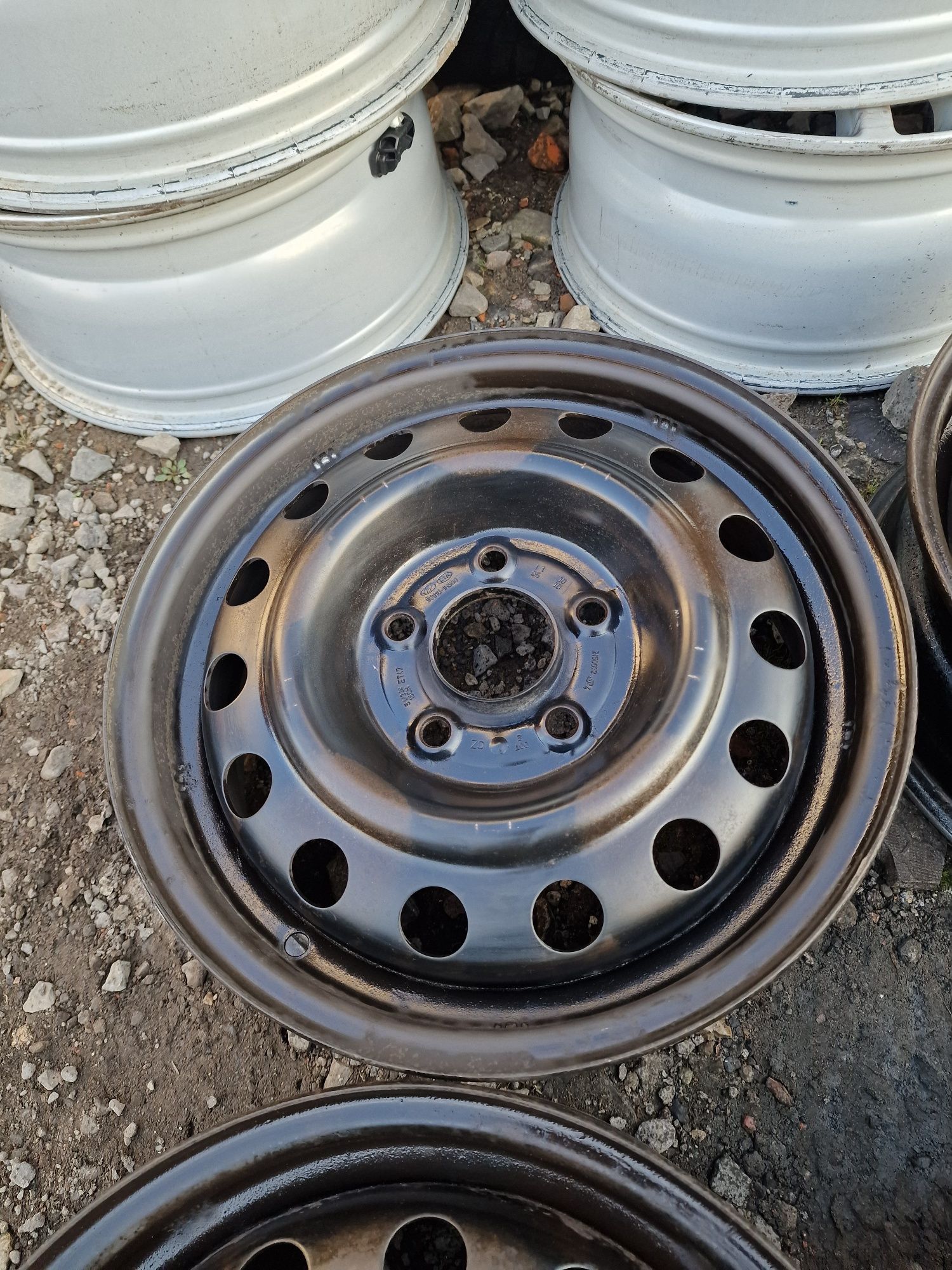 Felgi stalowe 15 5×114.3 Hyundai i20 i30 Santa Fe Kia Ceed Rio Orginał