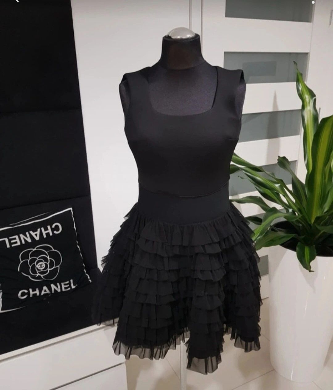 Czarna krótka sukienka Emo