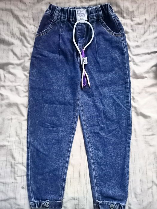 Джинси моми на дівчинку