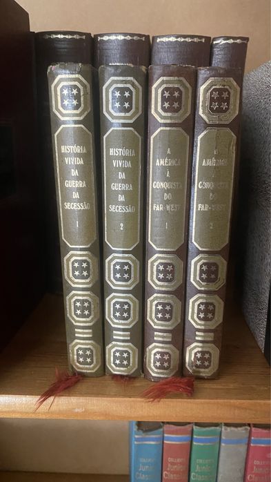 Livros e coleções em Português e Inglês