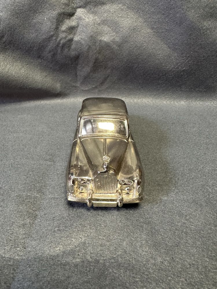 Figurka auto auta srebrne stare