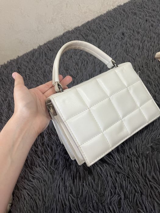 Біла дуже гарна сумка