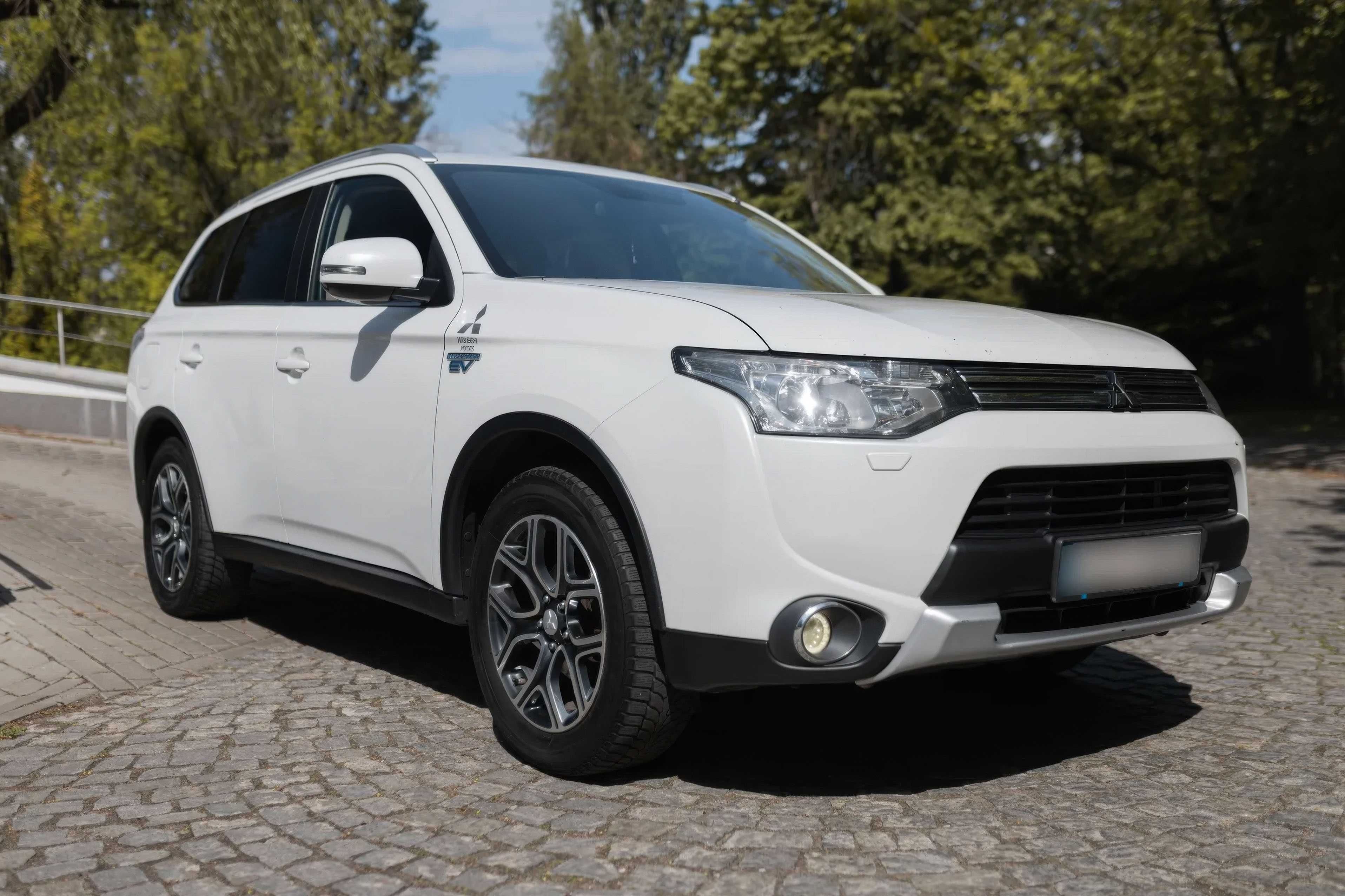 Mitsubishi Outlander PHEV 2015