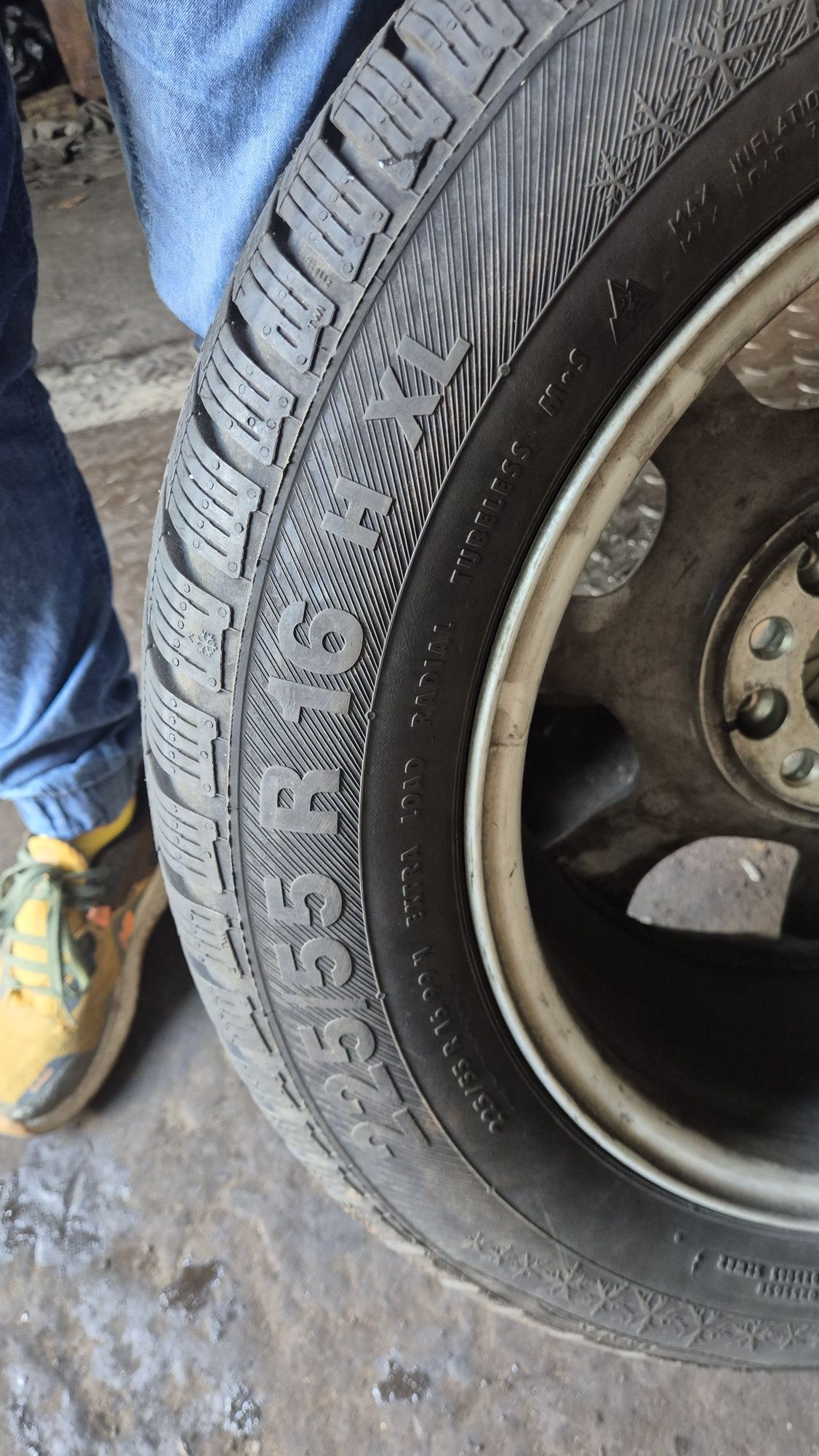 Alufelgi z oponami BMW R16 4szt