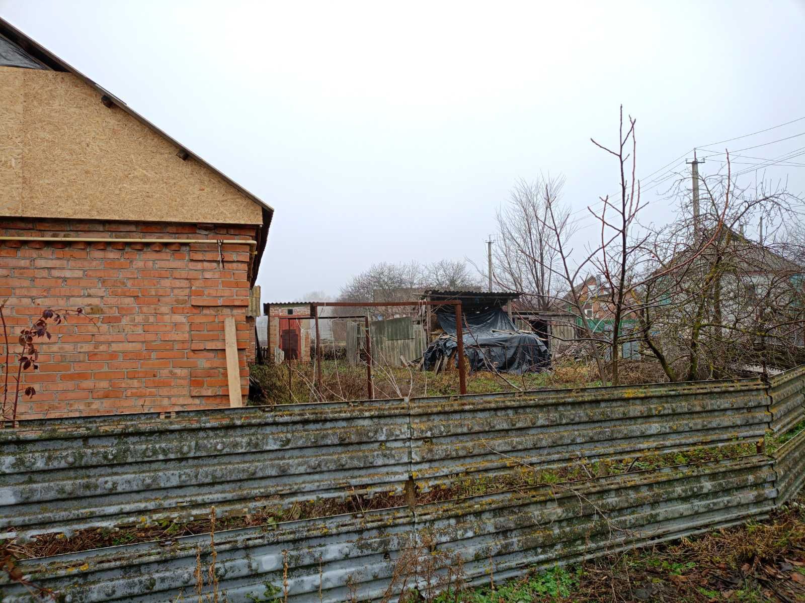 Продам будинок в центрі села