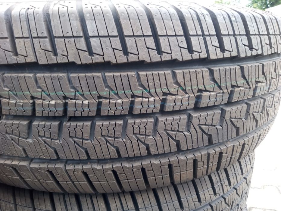 Koła wielosezonowe Renault Trafic Vivaro 215/65R16c Continental Jak No