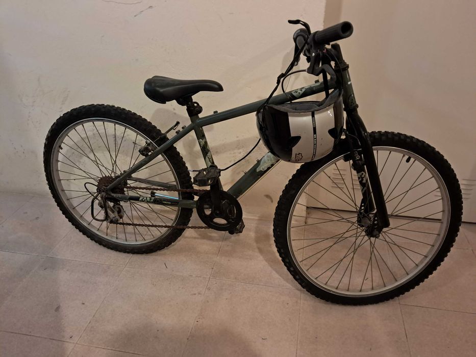 Bicicleta Decathlon — Para Peças / Reparação + Capacete Usado