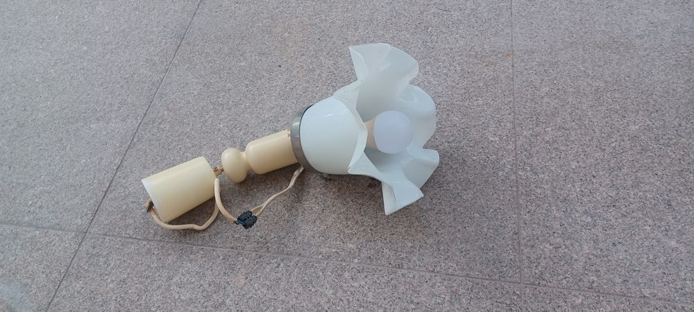 Lampa sufitowa kwiatek szklana sprawna z zarówką