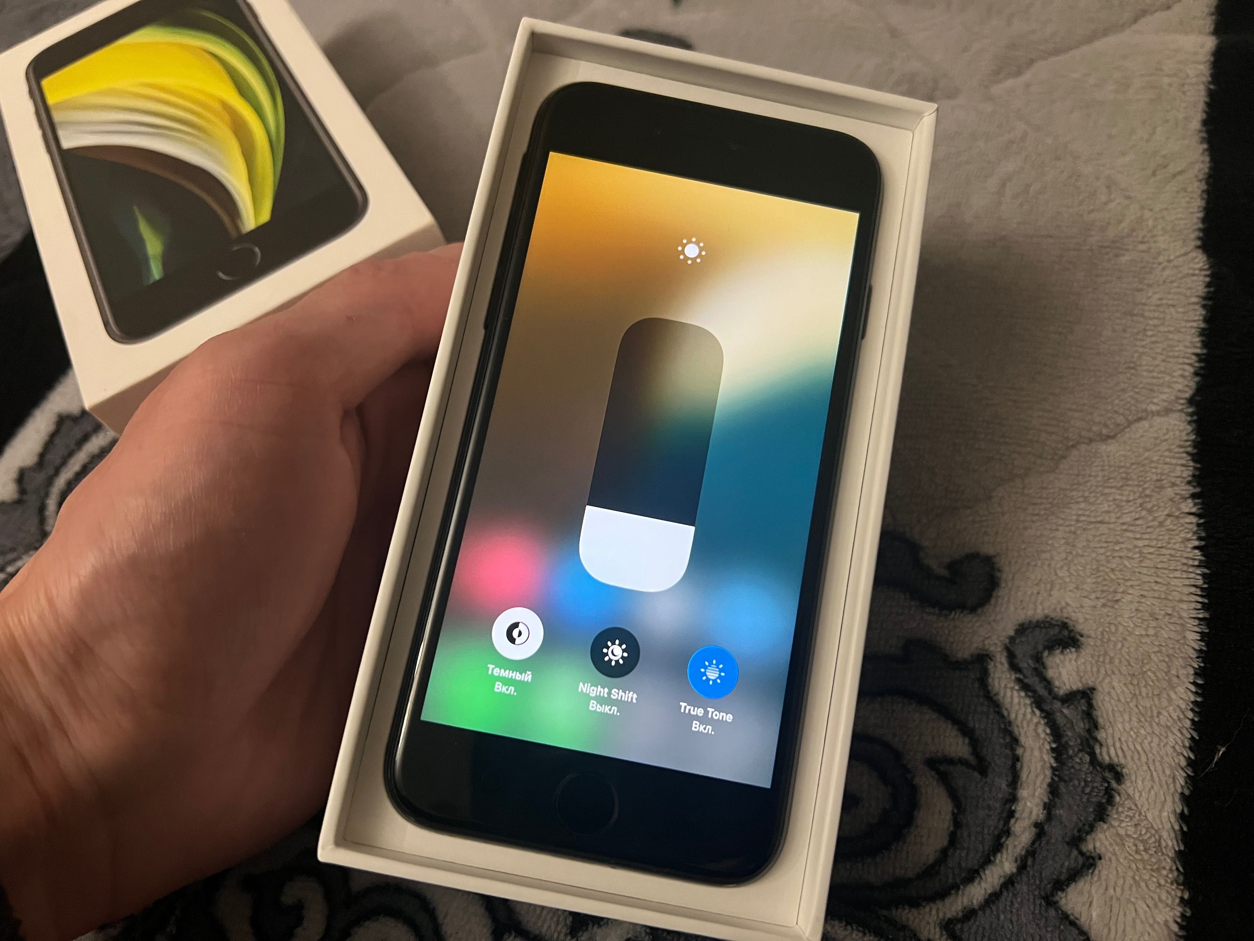 Продам IPhone SE 2