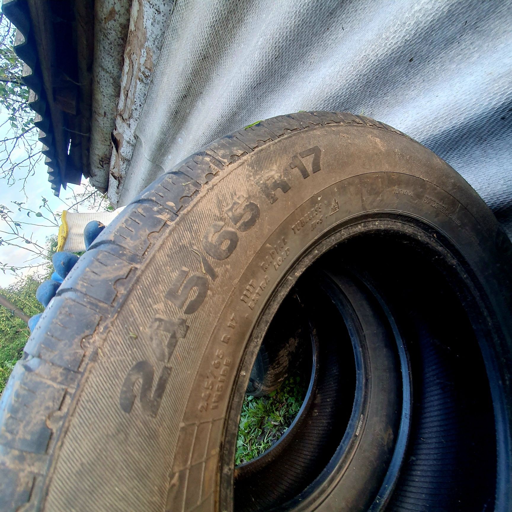 Шини зимові  245/65 r17